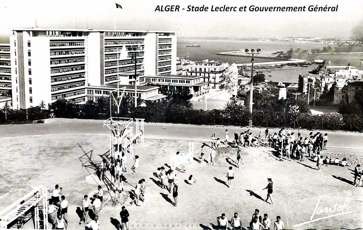 Alger - Stade Leclerc et Gouvernement general.jpg